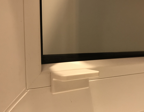 Starke Magnethalter (2 Stück, weiß) für Jalousien-Unterleisten - selbstklebend als Pendelschutz bei Kippfenstern - Klebemagnet -ps QUICKFIX (z)